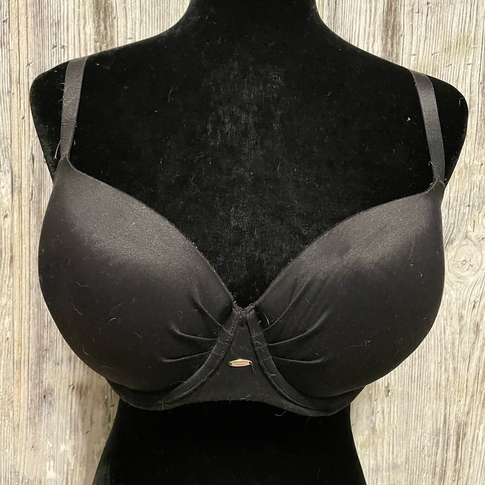 Victoria’s Secret Fabulous lined demi bra Black 38DD